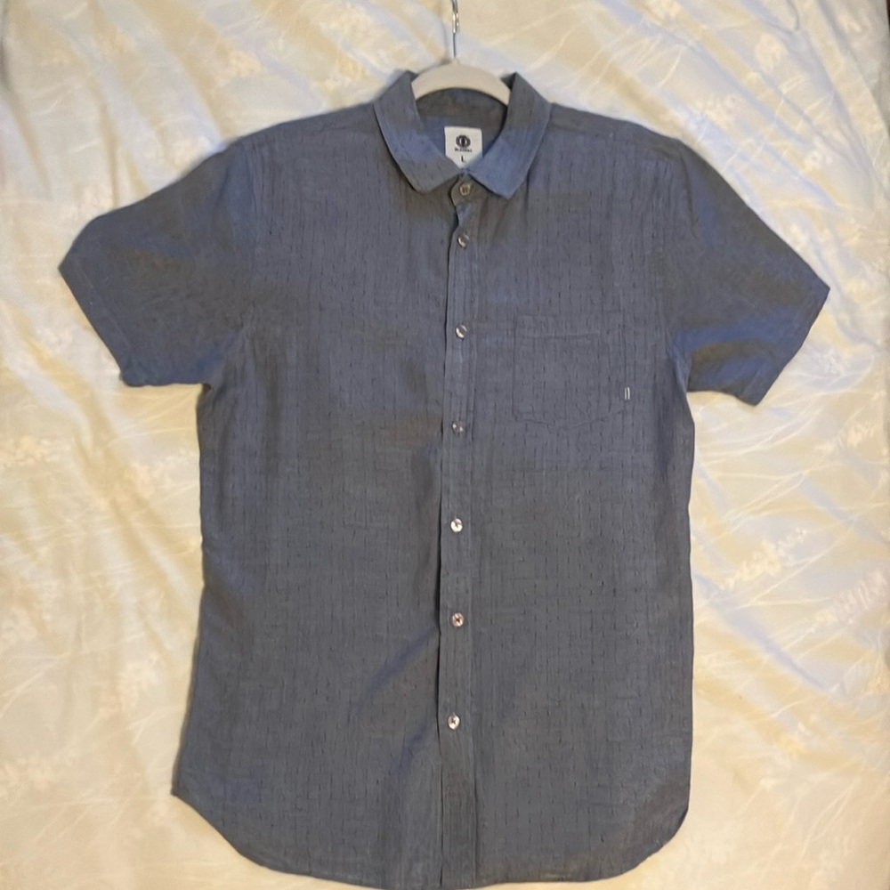 Element men’s blue short sleeve button down shirt